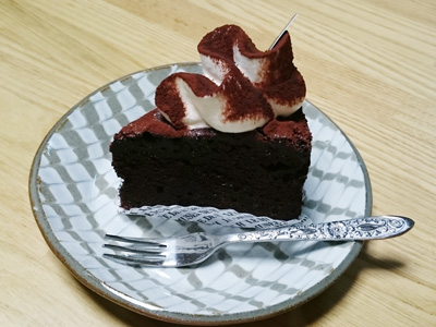 人気の辻口のカフェのルミュゼドアッシュのチョコレートケーキ