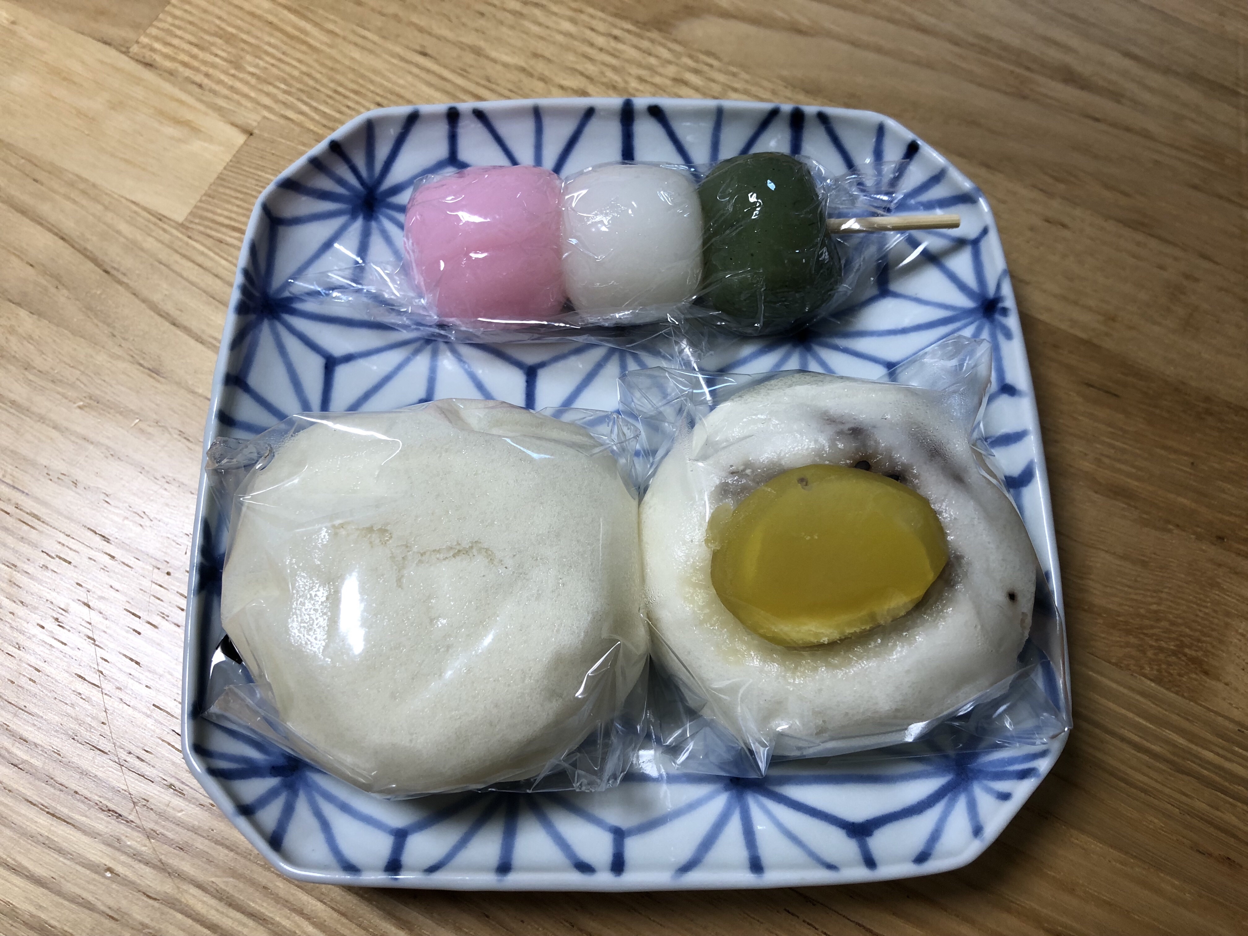 小松市の和菓子屋の河田ふたばのだんごとまんじゅう